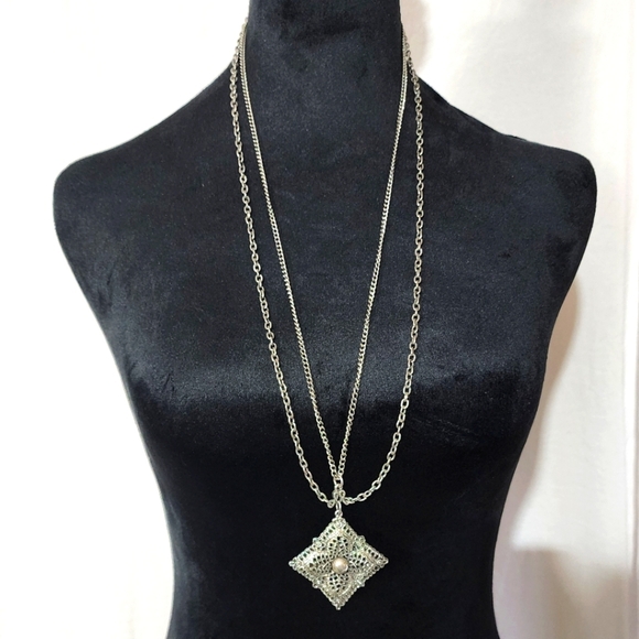 VINTAGE CELEBRITY Silver-Tone Filigree Double-Strand Pendant Necklace – Statemen - Picture 1 of 10